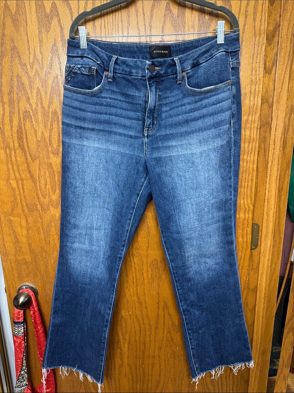 Buckle Women's Straight Leg Jeans in Medium Blue Wash